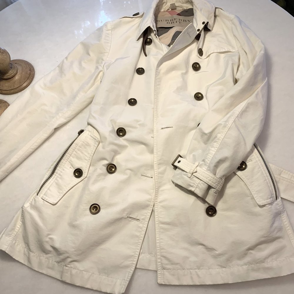 Iconic Burberry "Brit" Short Trenchcoat